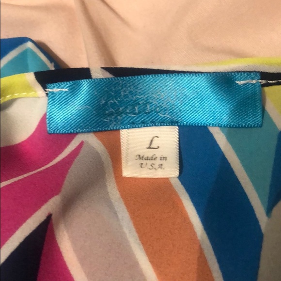 Chevron multi-colored rolled sleeve v-neck blouse - Picture 4 of 4